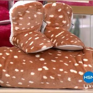 Warm & Cozy (HSN) Throw & Bootie Gift Set in FAWN